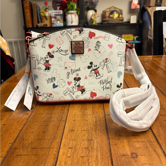 Disney Dooney & Bourke Mickey Minnie Mouse Sweethearts Valentines Crossbody Bag - Picture 1 of 7